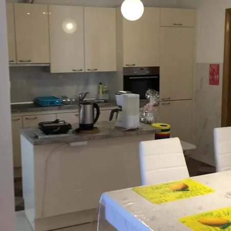 Apartment Novi Vinodolski * ノヴィ・ヴィノドロスキー